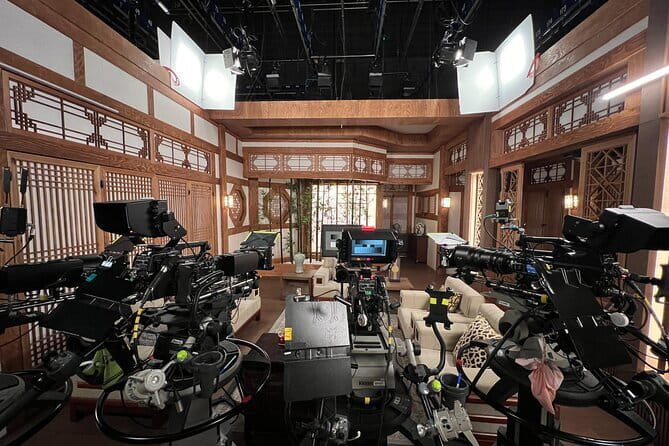 Official MBC Insider Live K-Drama Rehearsal & VIP Studio Tour - The every-other-Tuesday King of Mask Singer option