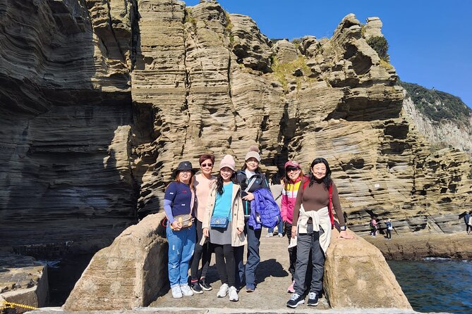 Package tour of All areas of Jeju Island-(East &South &West) - Oedolgae offers a quieter coastal view