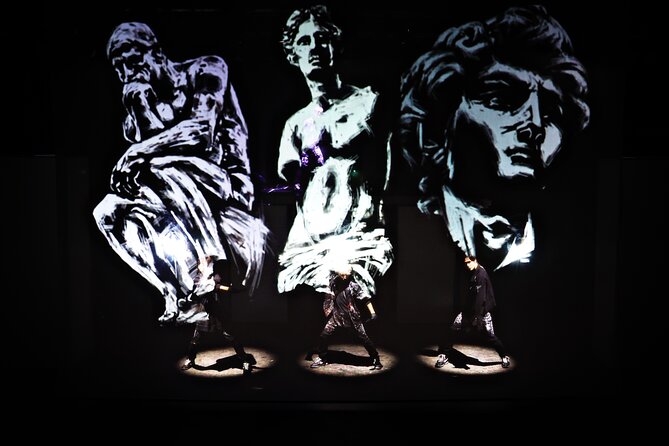 Painters Show in Gwanghwamun Theater (nearby Seodaemun station) - The paintings are only half the attraction