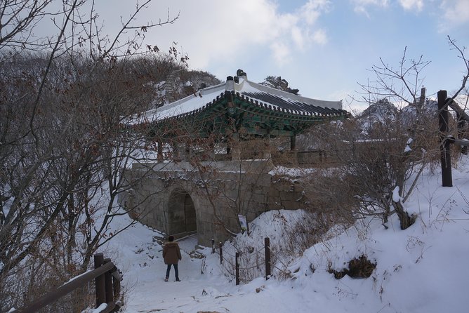 Private Bukhansan Hiking Tour (More Members Less Cost per Person) - Guides make the greatest difference