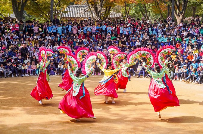 Private Day Trip to Korean Folk Village and Hwaseong Fortress - What the private guide adds
