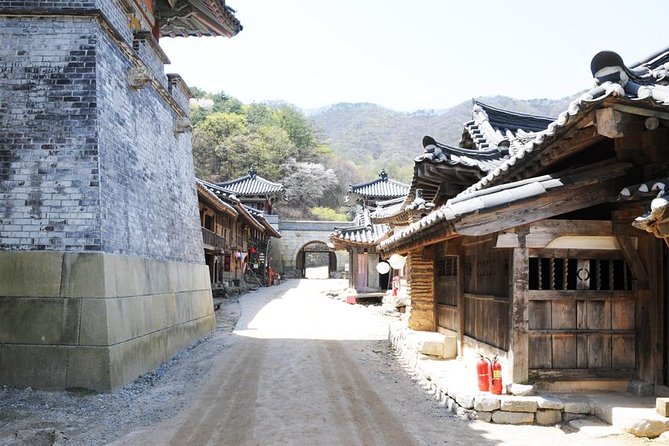 Private day trip to Korean Folk Village & Dae Jang Geum Park - The drive from Seoul to Yongin Daejanggeum Park