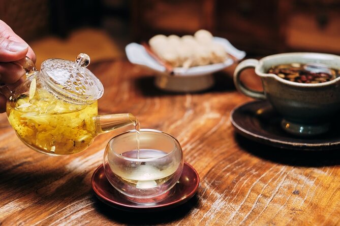 Private Downtown Seoul Food & Market Tour with 8+ Tastings - Bukchon Hanok Village between Seoul’s royal sites