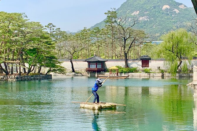 Private Full-Day Guided Tour in Seoul with Lunch, Tea and Dinner - Gyeongbokgung: start with Seoul’s royal center