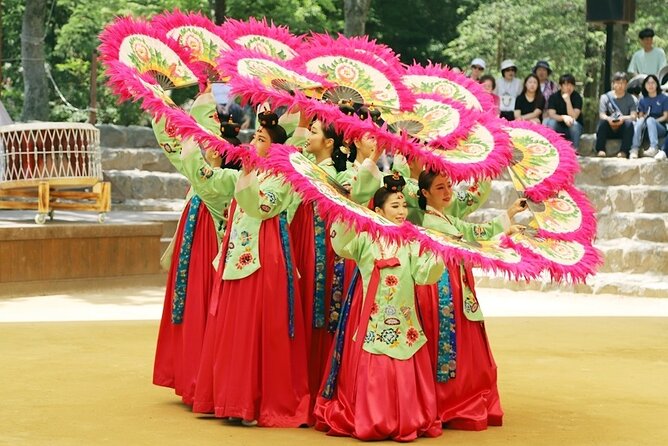Private Tour around Suwon UNESCO Fortress and Korea Folks Village - Hwaseong Haenggung Palace and the 11:00 performance