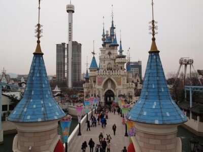 Private Tour to Lotte Tower, Aquarium and Lotte world Theme park