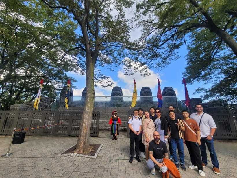 Private Van with English Speaking Guide in South Korea - Price, Group Size, and What You Still Pay