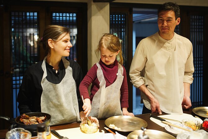 Royal Seoul Cooking Class in a 100-Year-Old Hanok - Chef Park and the small-group teaching style