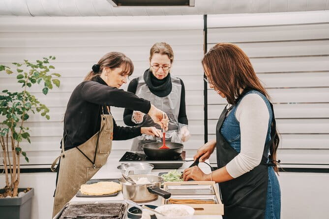 Secret Cooking Class in Seoul by Secret Food Tours - Kkakdugi becomes a complete rice dish