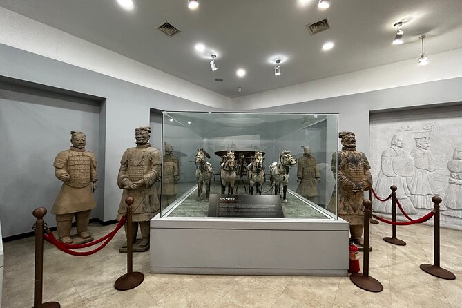 Seogwipo(the southern city of Jeju) Art Museum Walking Tour - Finishing on Lee Jung Seop Cultural Street