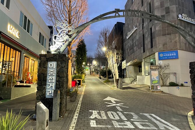 Seogwipo(The southern city of Jeju)City Walking Tours with Sunset - Why A Walking Tour Works Well In Seogwipo