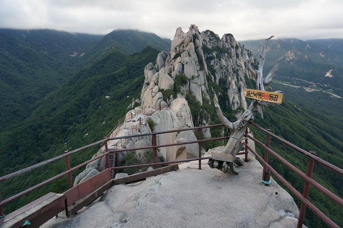 Seoraksan National Park Ulsanbawi Hiking from Seoul - The 7:30 a.m. pickup and long ride north