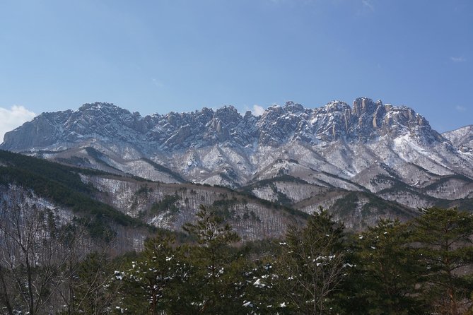 Seoraksan National Park Ulsanbawi Hiking from Seoul - Shinheungsa and the bronze Buddha on the approach