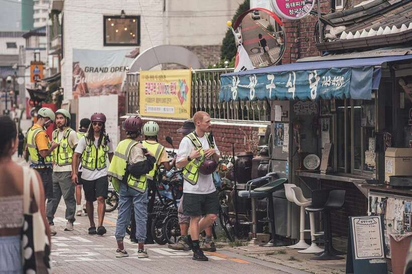 Seoul: Afternoon Ebike tour and "Happy Hour" food and drinks - Changdeokgung’s main gate