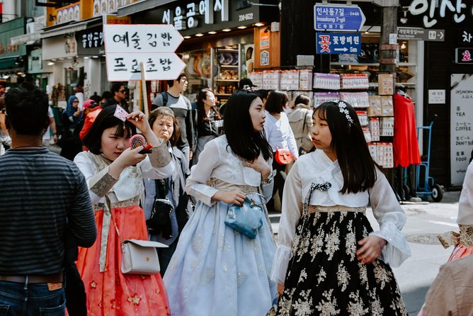Seoul Art Tour with a Local Expert: 100% Personalized & Private - Walking, the metro, and the limits of three hours