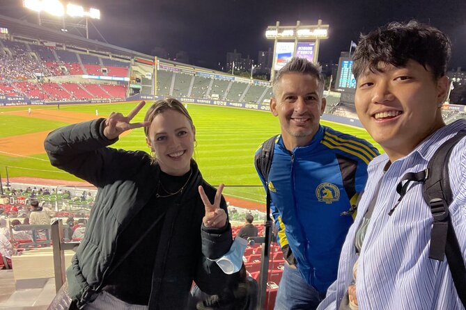 Seoul: Baseball Game Ticket with Dinner/Beer with the host - The cheering section is the main event