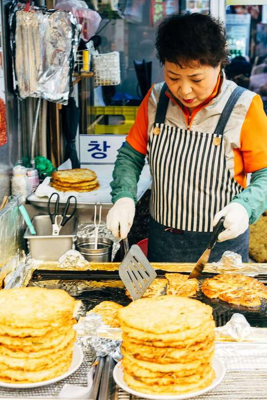 Seoul : Best of Seoul Private Walking Tour - Bukchon Hanok Village shows Seoul before the high-rises