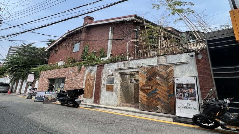 Seoul: BTS K-Pop Star Footsteps Journey ARMY Fan Day Tour - HYBE headquarters in Yongsan