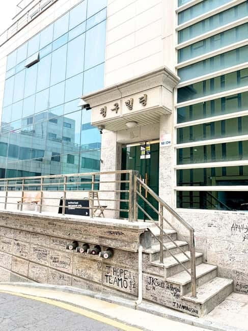 Seoul: BTS K-Pop Star Footsteps Journey ARMY Fan Day Tour - Geumhwa Jeong Makguksu and the food stop