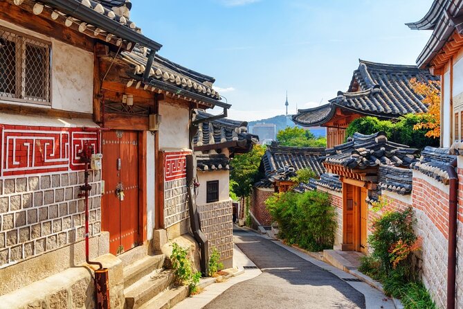 Seoul City Walking Private Tour (3hours) - Insadong finishes with art, tea, and food