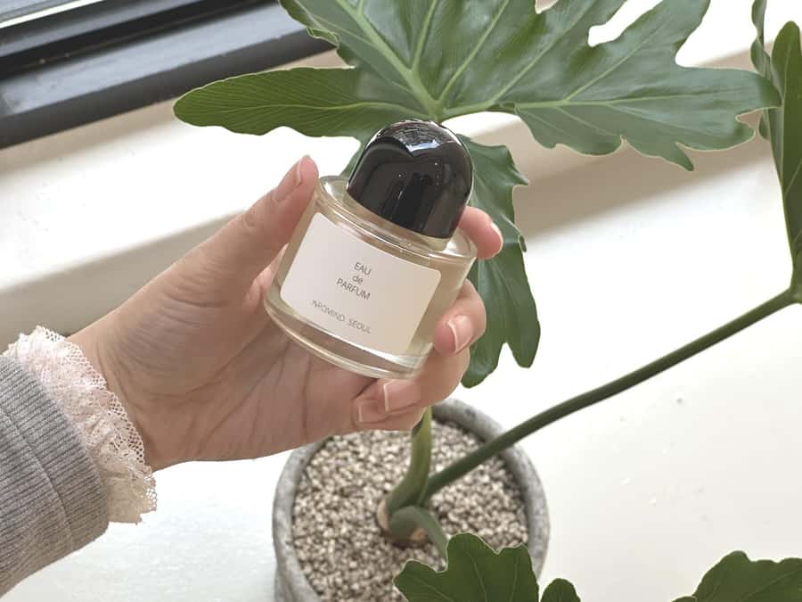 Seoul: Create Your Own Natural Perfume with a Perfumer - Mixing, adjusting, and naming your personal scent