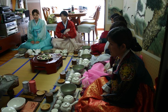 Seoul Cultural Tour - Kimchi Making, Gyeongbok palace with Hanbok - Why the hanbok portion earns the praise