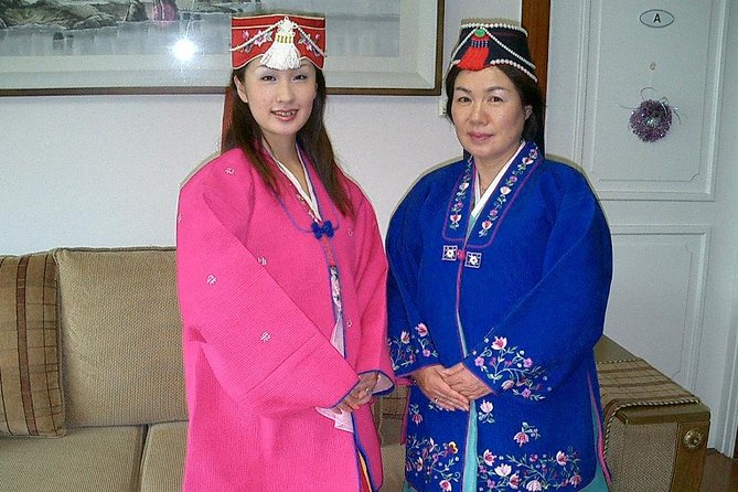 Seoul Cultural Tour - Kimchi Making, Gyeongbok palace with Hanbok - Making kimchi in a 30-minute class