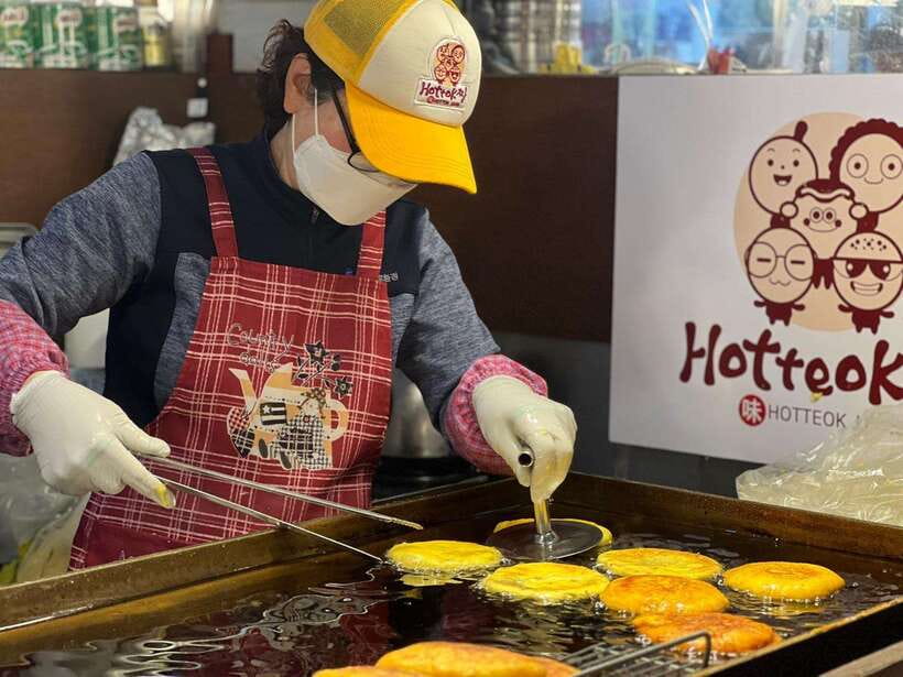 Seoul: Fearless Foodie Gwangjang Market Food Adventure - Who will enjoy the food challenge most?