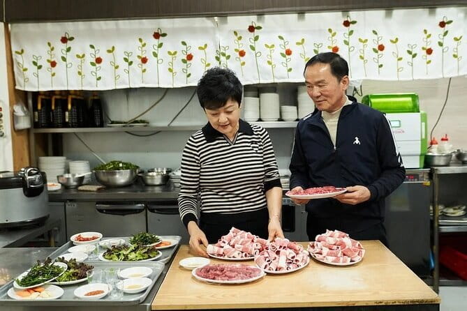 Seoul Food: Banchan, Bibimbap, and Beyond - Bukchon Hanok Village and Seoul’s older lanes
