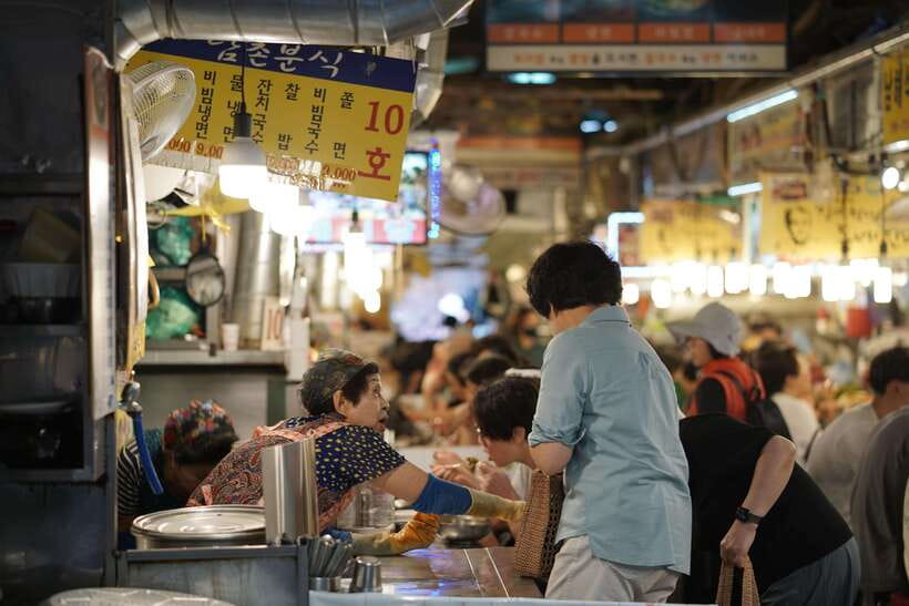 Seoul: Guided Street Food Tour at Namdaemun Market - Starting with seven Korean foods