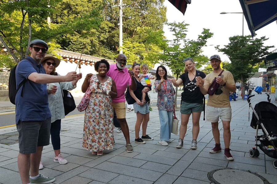 Seoul: Gwangjang Market Netflix Food Tour - Ikseon-dong’s hanok lanes and modern cafes