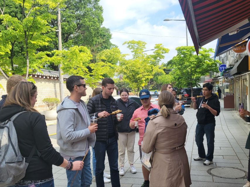 Seoul: Gwangjang Market Netflix Food Tour - What the guide adds to the food