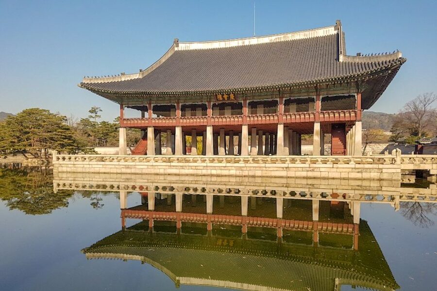 Seoul: Gyeongbok Palace and Bukchon Hanok Walking Tour - How much walking should you expect?