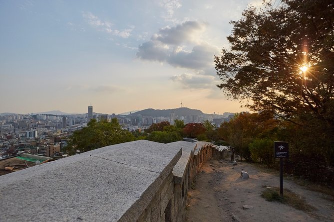 Seoul: Gyeongbok Palace, Bukchon Village, and Gwangjang Tour - Bugak Skyway and Bugak Pavilion: the tour’s breathing space