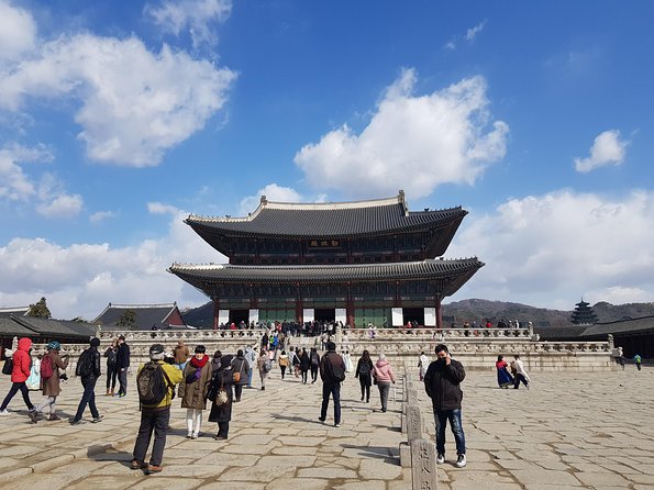 Seoul: Gyeongbok Palace, Bukchon Village, and Gwangjang Tour - The ginseng museum: interesting subject, commercial detour