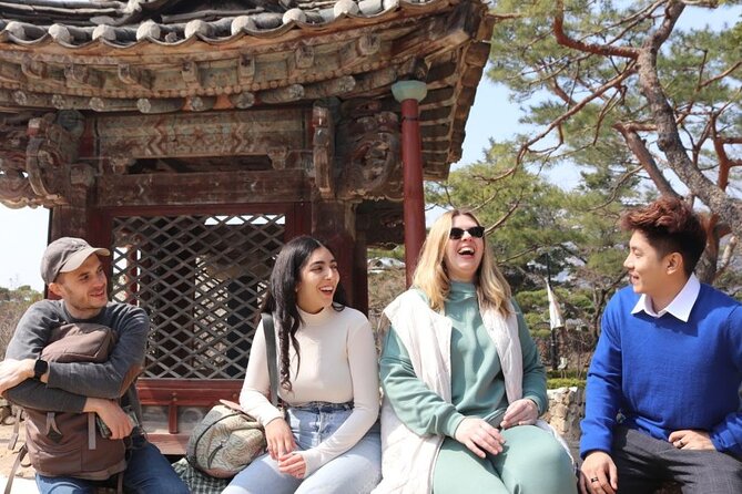 Seoul Half Day Tour with a Local: 100% Personalized & Private - Gyeongbokgung Palace and the Joseon court