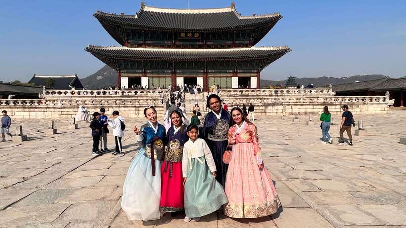 Seoul Highlights: Gyeongbok Palace, Insadong & N Seoul Tower - Insadong gives you room to choose