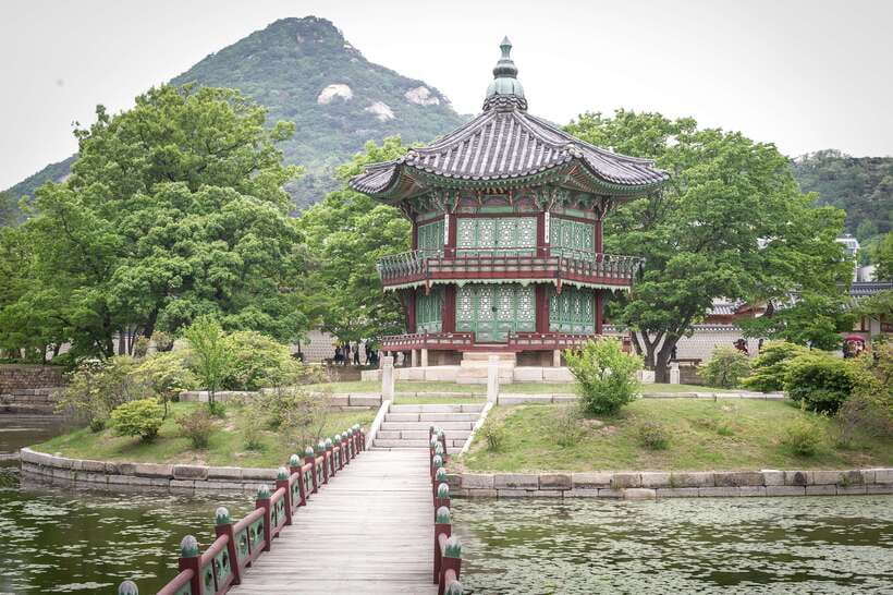 Seoul Highlights: Gyeongbok Palace, Insadong & N Seoul Tower - N Seoul Tower and the Namsan cable car
