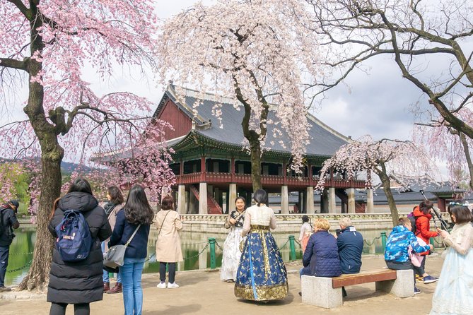 Seoul Highlights & Hidden Gems – Private Tour with Photo Service - Gwangjang Market: Make Lunch Part of the Sightseeing