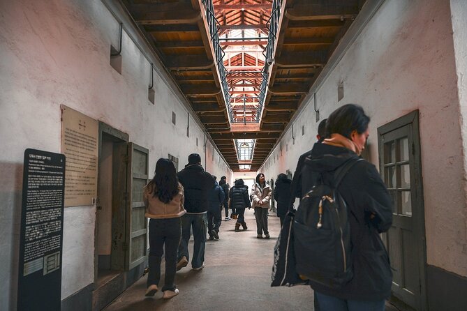 Seoul History Tour: Dark Past & Market Street Flavors - Key points at a glance