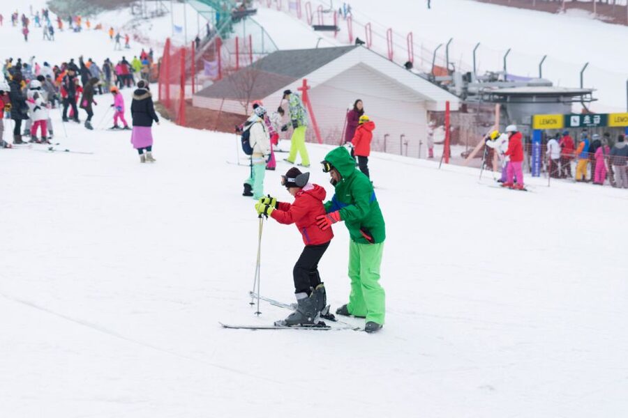 Seoul: Jisan Forest Winter Ski Day Tour with Basic Lesson - Free time beyond skiing and snowboarding