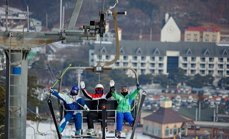 Seoul: Jisan Forest Winter Ski Day Tour with Basic Lesson - The one-hour lesson for first-time skiers