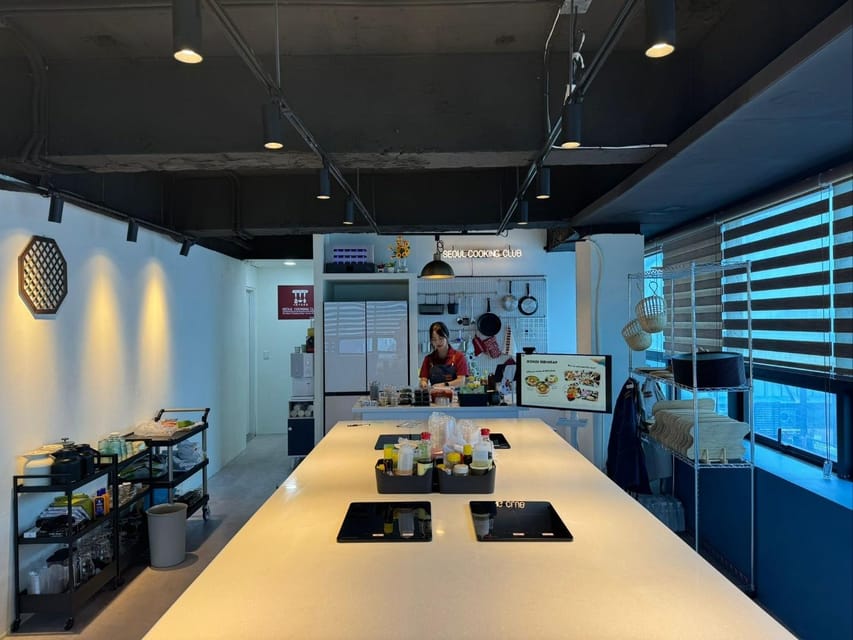 Seoul: Korean Cooking at Seoul Cooking Club! - The chefs make the class easy for beginners