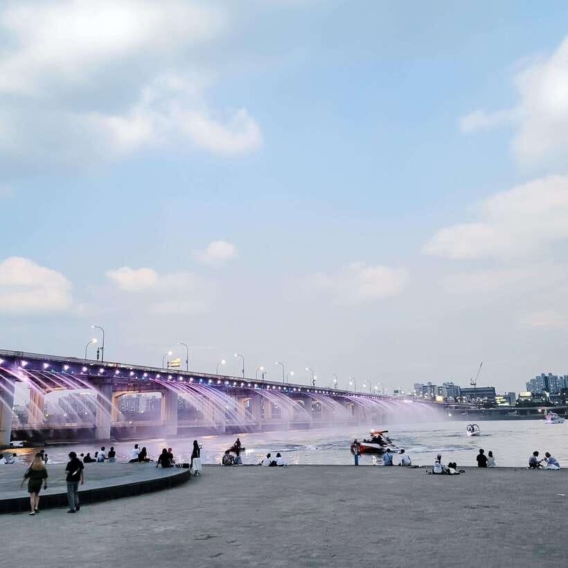 Seoul: Max Out Must Visit City Highlights Panoramic Day Tour - Seongsu-dong shows Seoul’s newer creative side