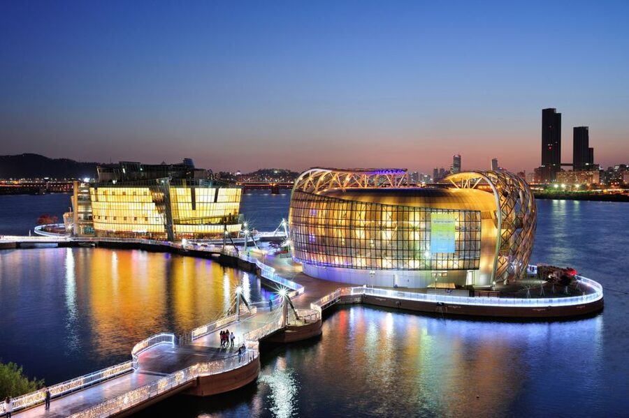 Seoul: Moonlight Rainbow Fountain Show Night Tour - Why Seoul works so well after dark