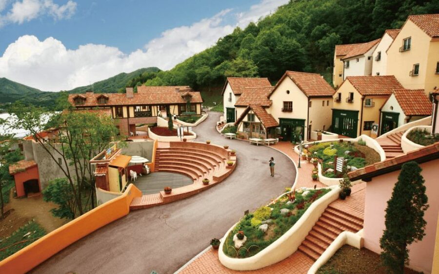 Seoul: Nami and Petite France Tour with Optional K-Garden - Guides, language, and group style
