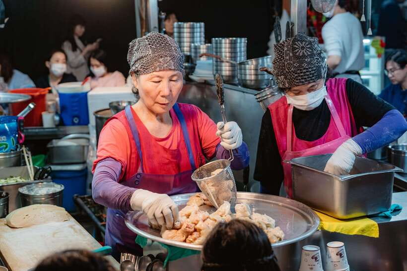 Seoul: Night Market Food Tour with Local Guide - Dietary limits and the adventurous menu