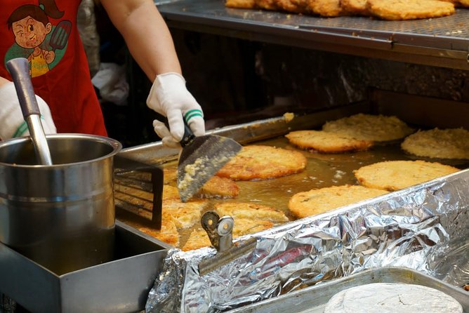 Seoul Night Tour (Gwangjang Market, Royal Palace and Naksan Park) - Price, group size, and what you receive