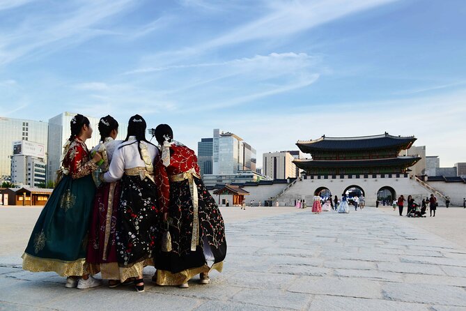 Seoul Night Tour with Han River Cruise and Gyeongbokgung Palace - A long Seoul day that changes character