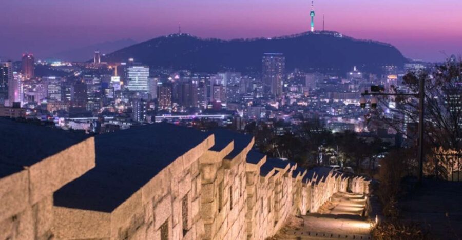 Seoul: Nighttime Tour of Palace, Market, Naksan Park & More - Key things to know before booking
